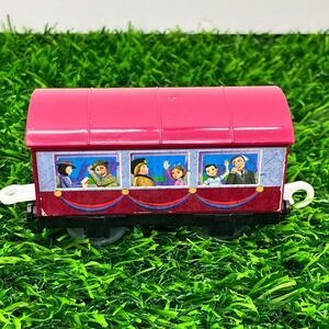 Thomas & Friends TrackMaster Red Passenger Coach Car Mattel 2009 Y3348 Train